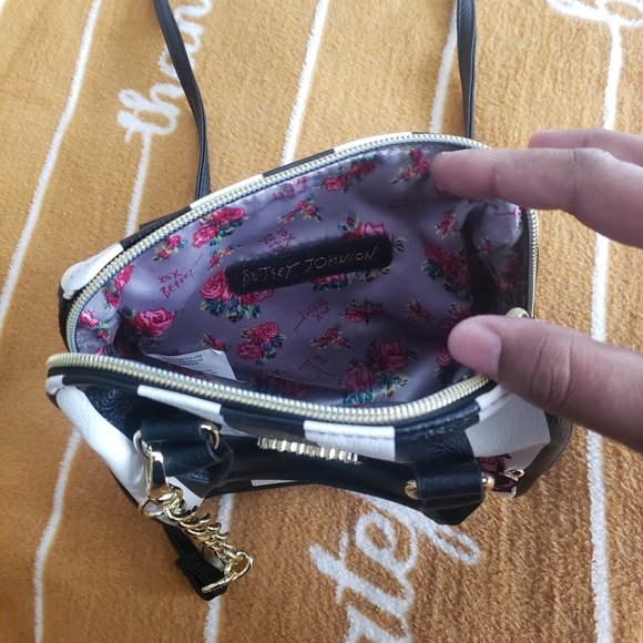 ❗SOLD❗Betsey Johnson Mini Satchel Crossbody Purse. NWOT - Picture 3 of 13